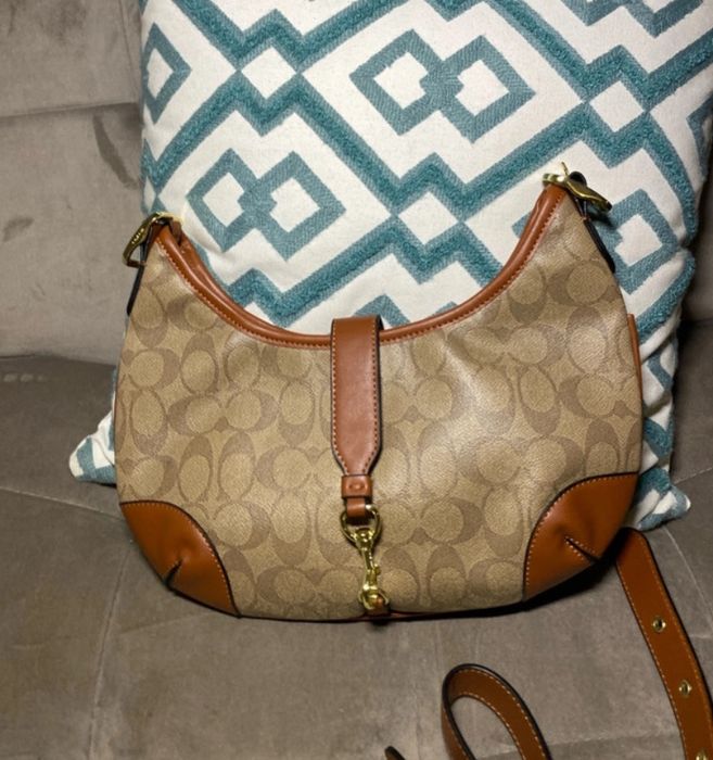Hamptons Hobo Bag In Signature Canvas