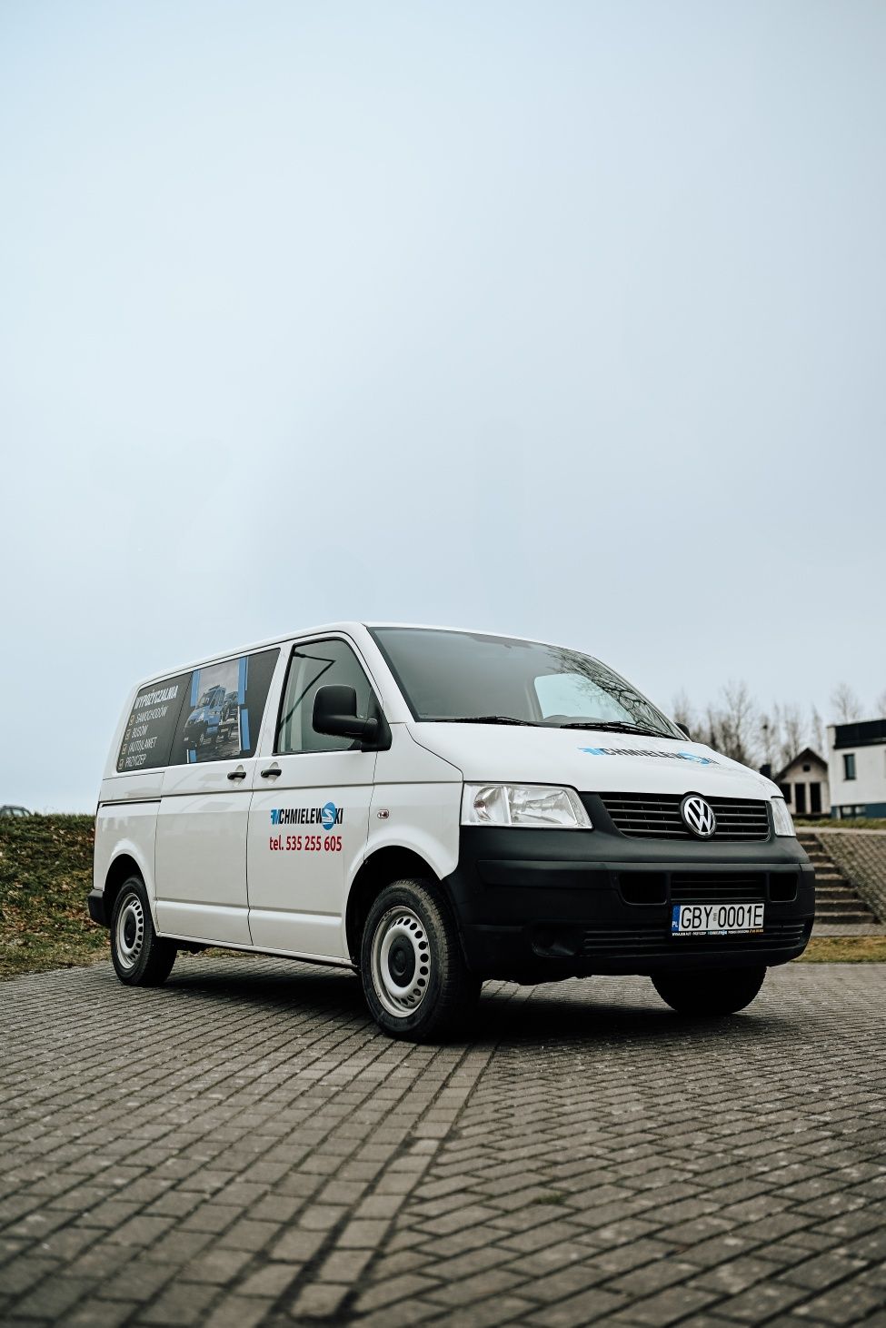 Wynajem busa 9 osobowego, przewóz osób, transfer na lotnisko