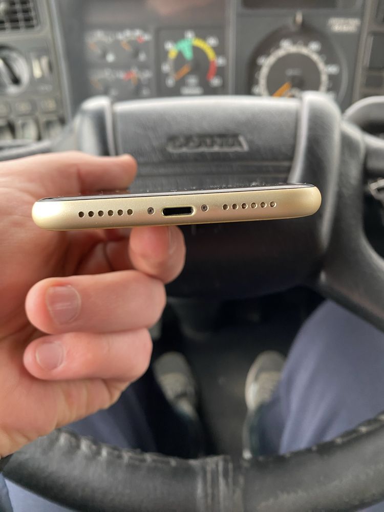 Продам Iphone Xr