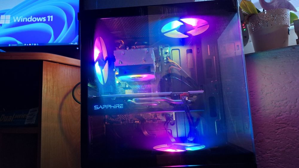 PC i7 8r/16x 5.0GHz/RX 8GB Nitro/24GB/1TB SSD W11+akces gaming/OKAZJA