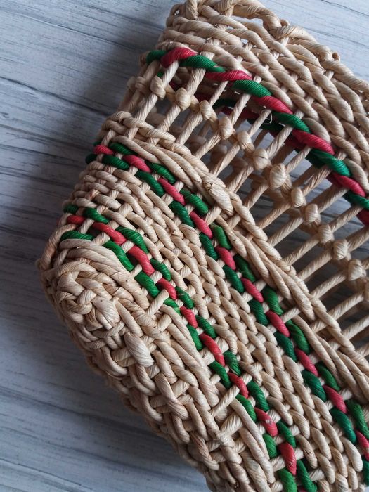 Mała słomiana torebeczka