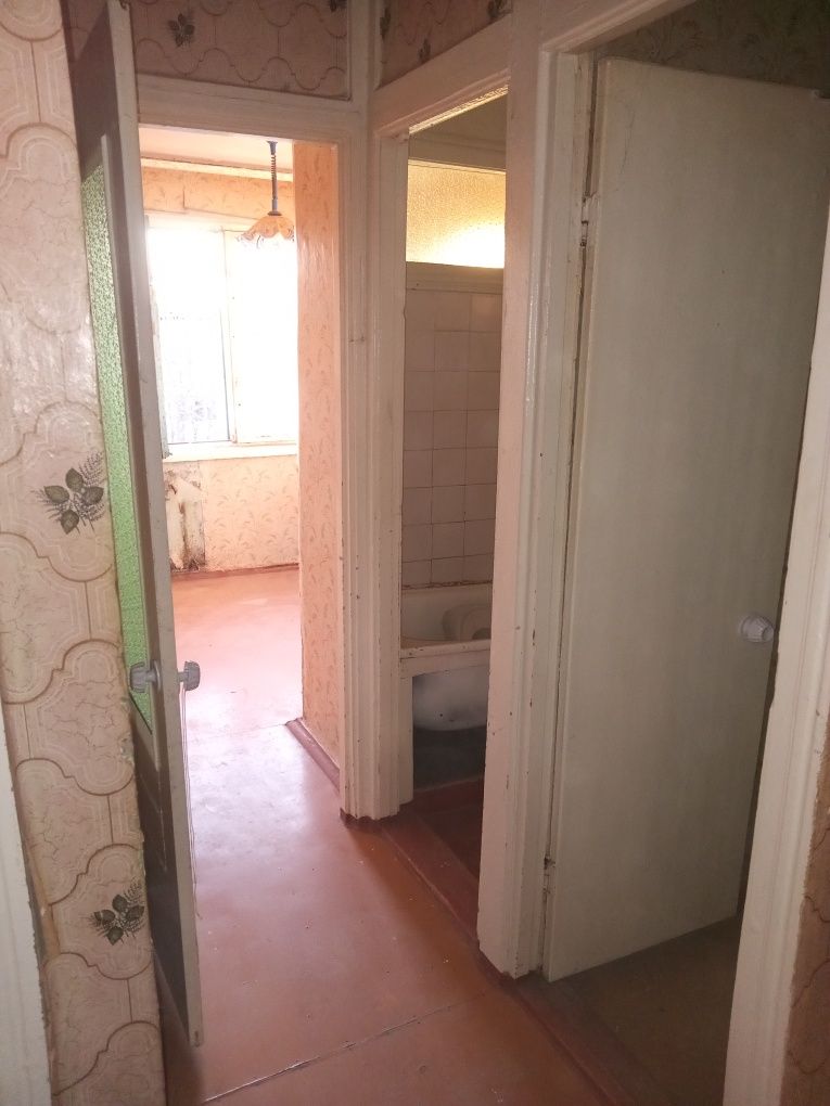 Продам 2-х квартиру під ремонт