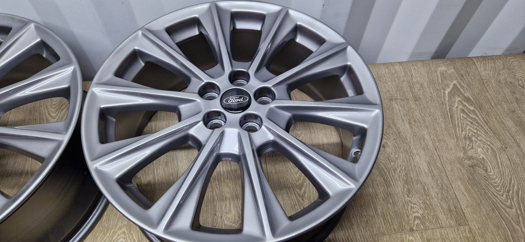 Felgi 19 Ford Kuga Mondeo S-maxx Edge Focus 5×108 8J ET55 os63,4mm