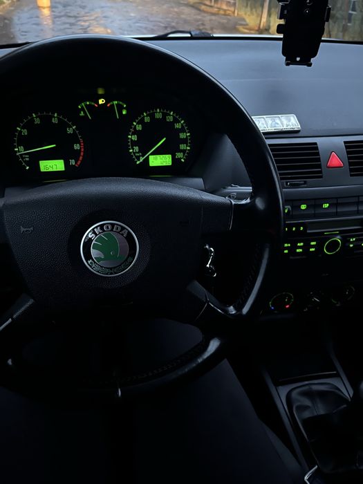 Шкода фабія 2004 року