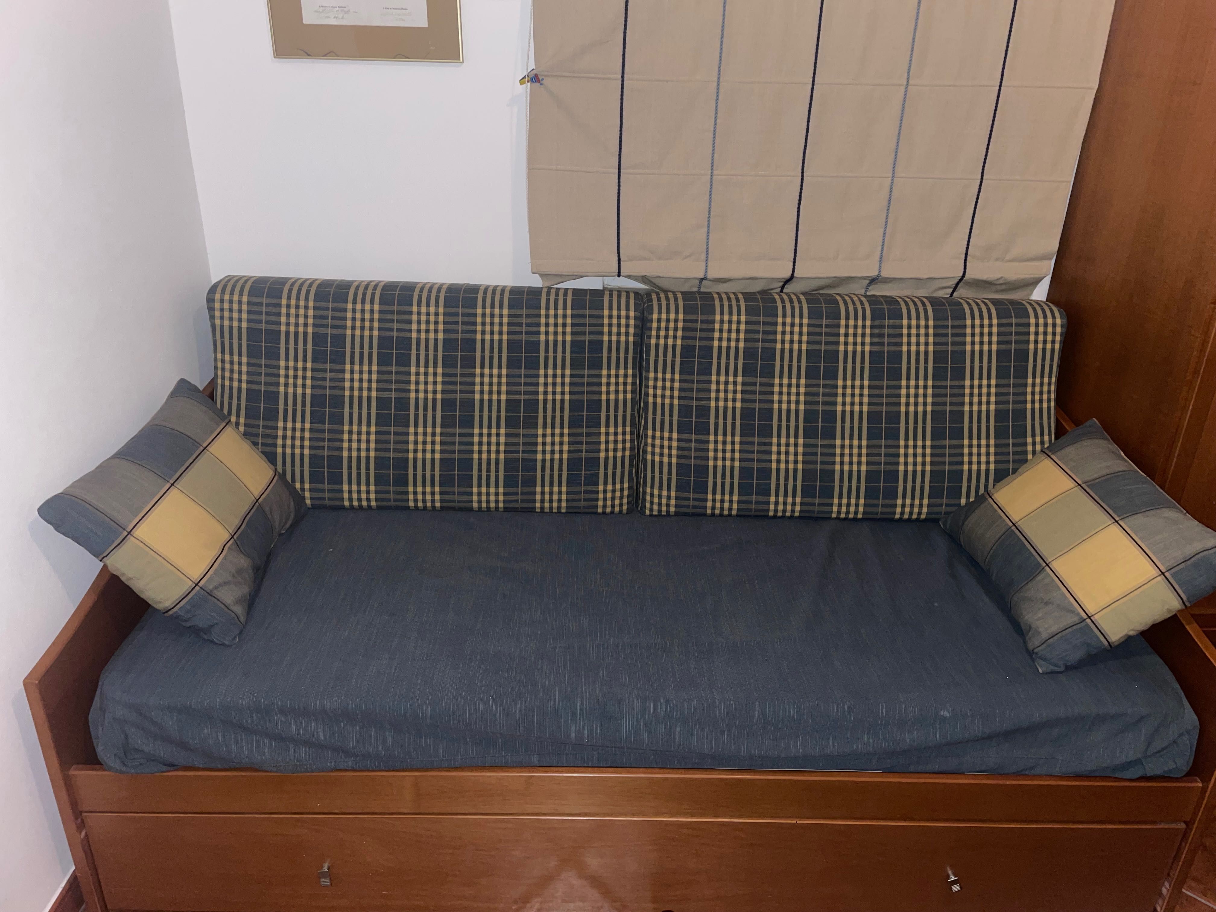 Sofá cama com 2 colchões - excelente estado