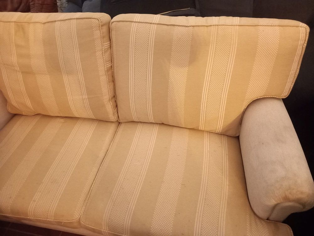 Sofa creme de 2 lugares