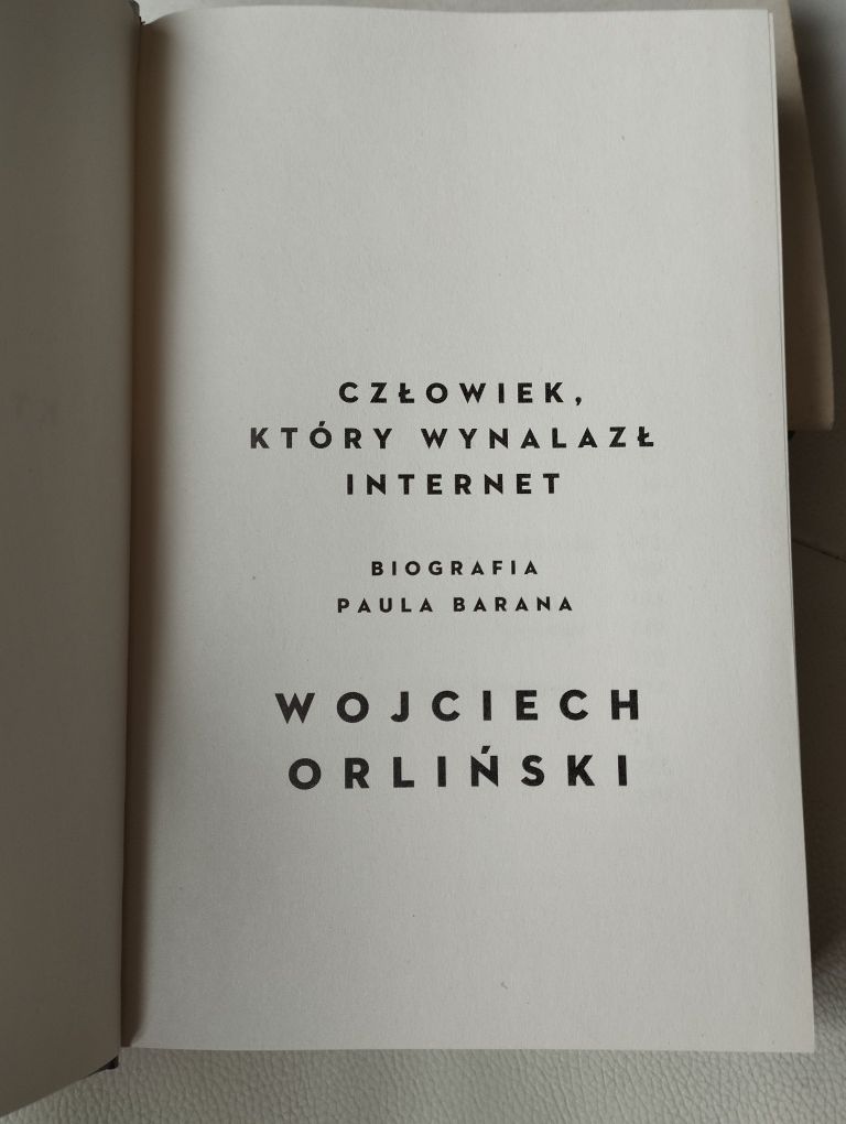 Człowiek, który wynalazł internet, biografia