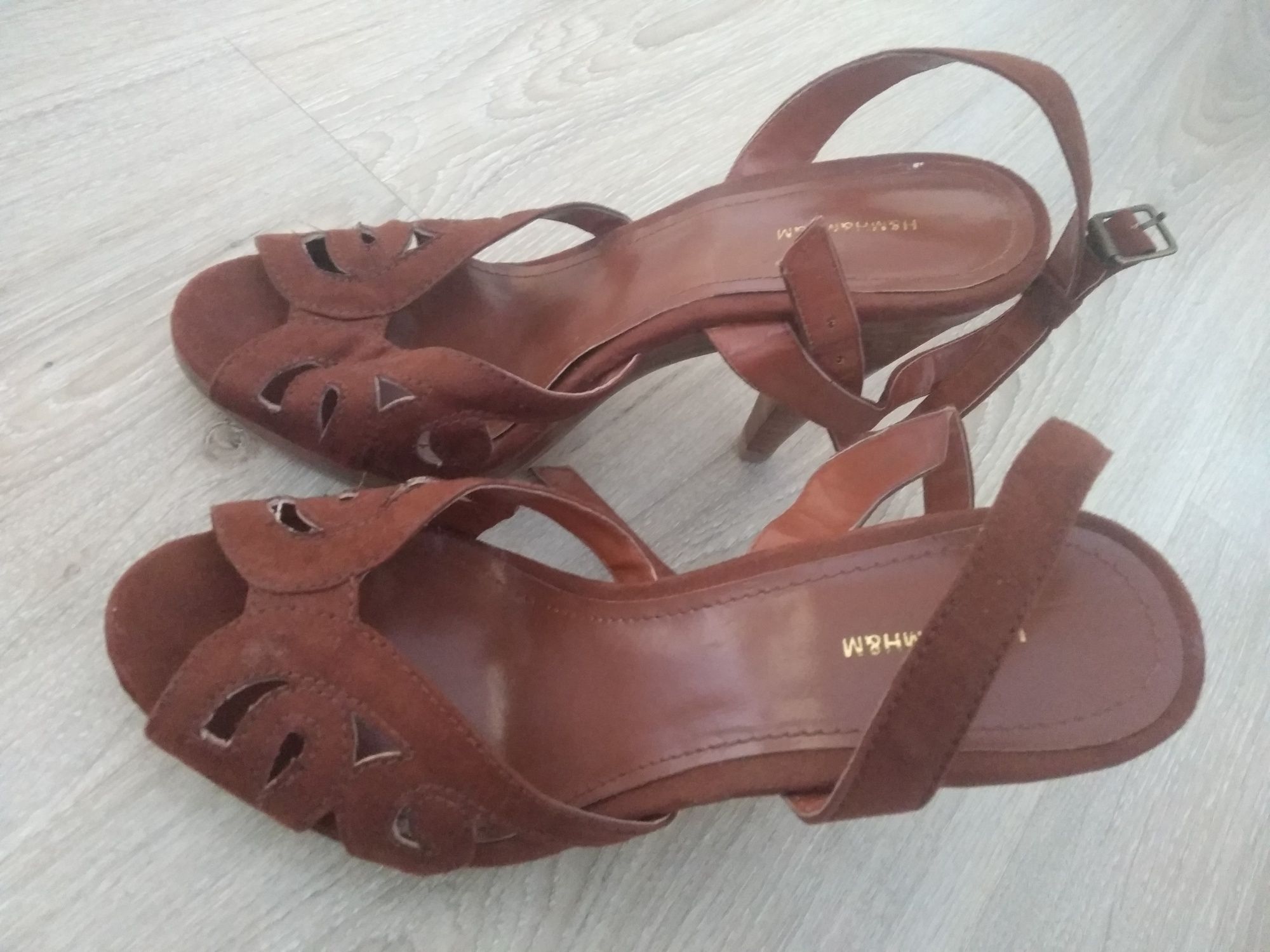 Buty na wysokim obcasie r. 39