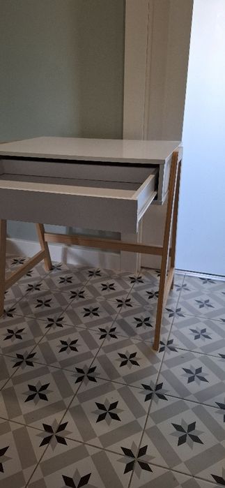 Stolik z 2 krzesełkami IKEA Latt + biurko