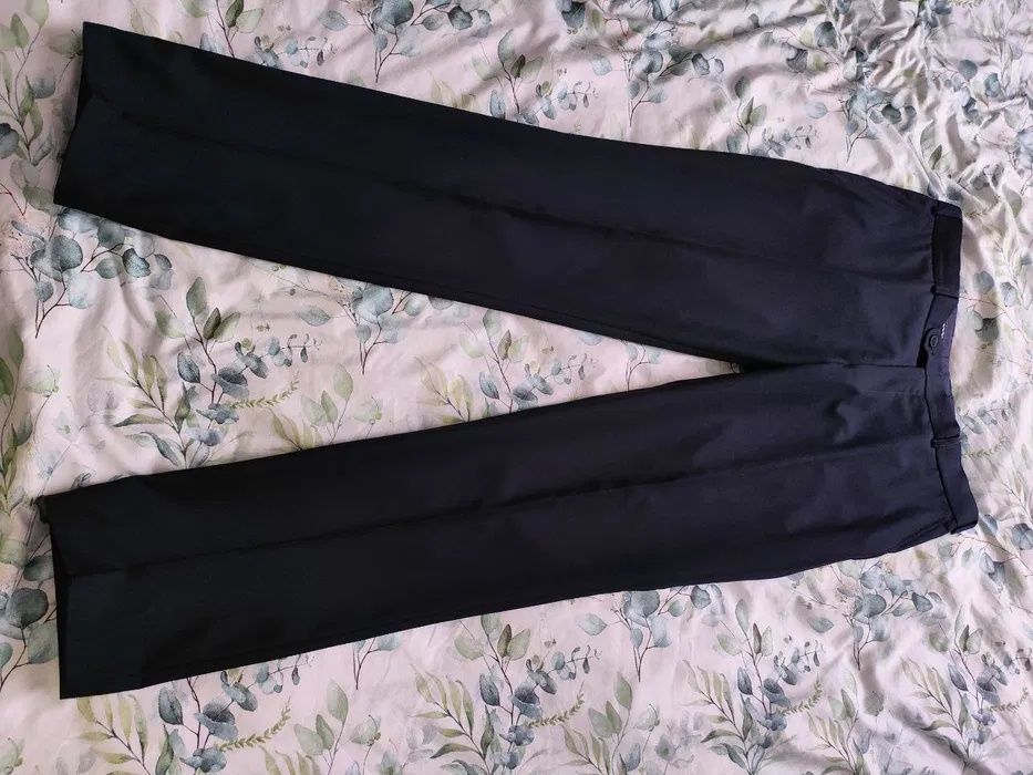 Garnitur męski granatowy- dobry stan, gotowy do noszenia