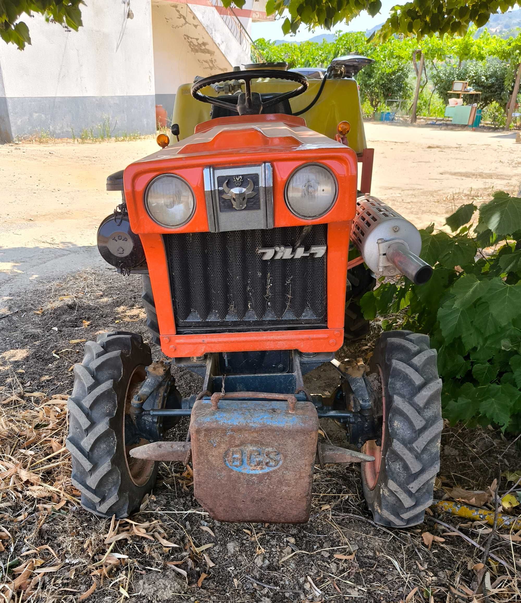Trator Kubota B6001+frese +charrua