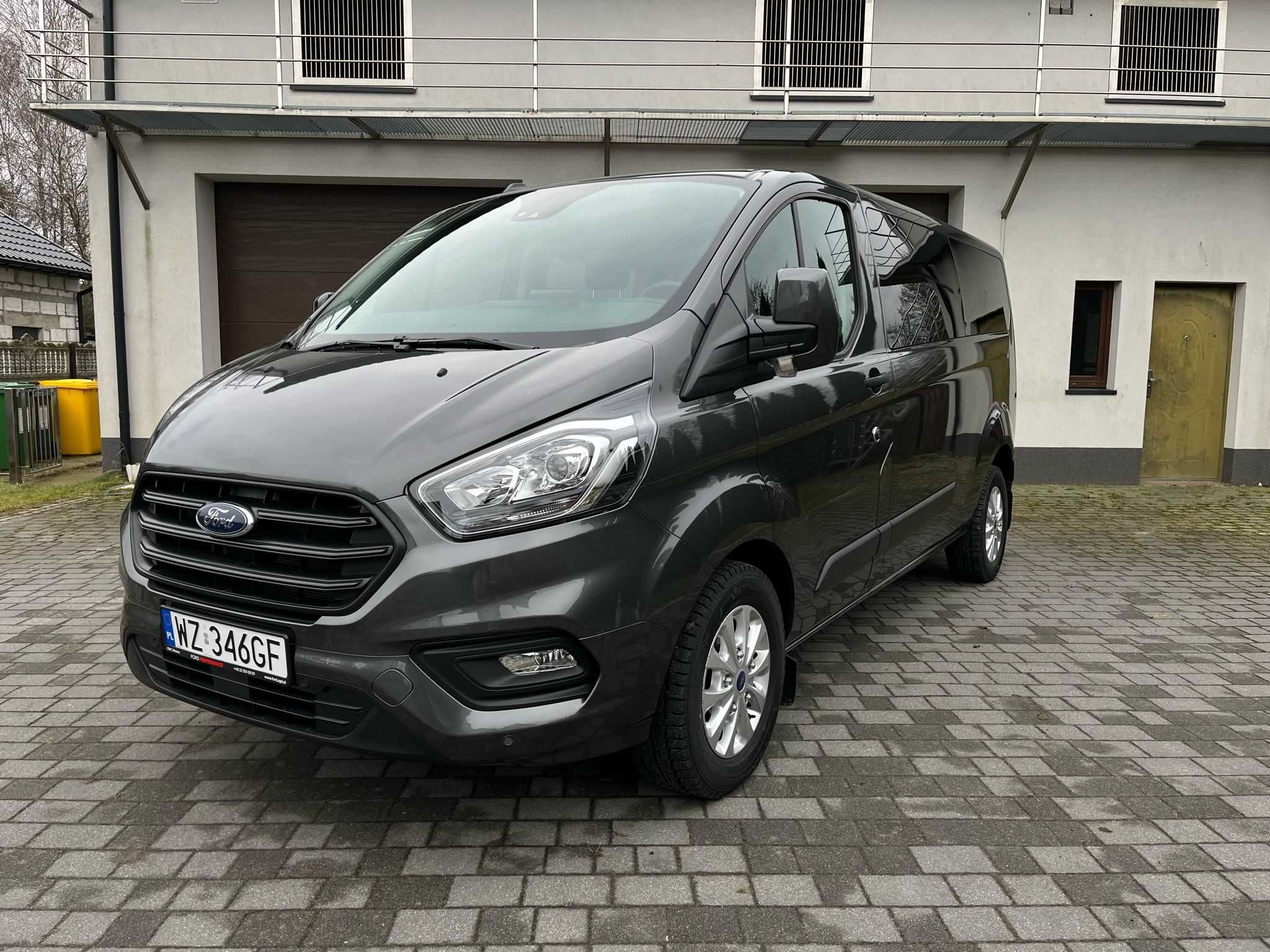 Wynajem nowych i komfortowych busów 8-osobowych: FORD Transit Custom