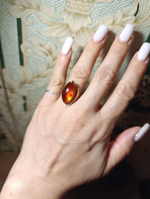 Каблучка з бурштином , 17-й розмір ,золото 585"