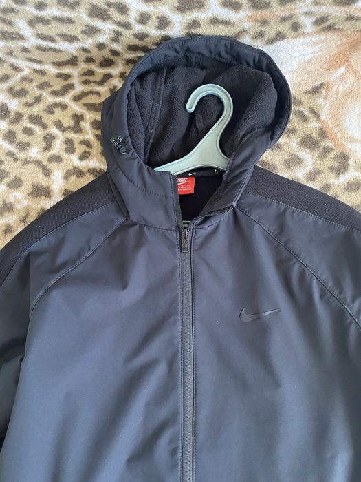 Продам куртку Nike демісезон