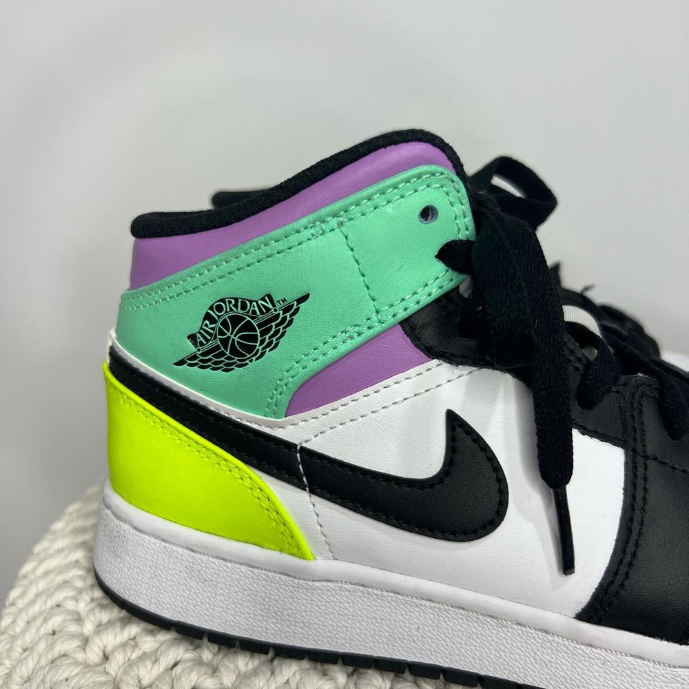 Air Jodan 1 Mid Pastel Black Toe