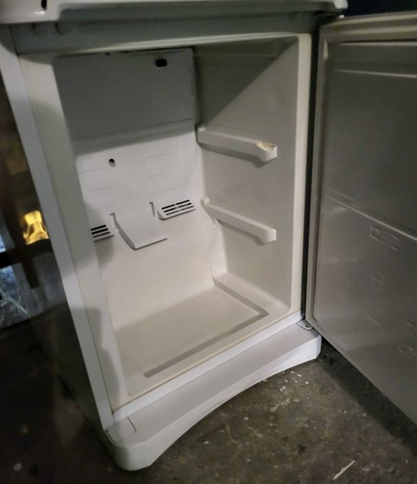 Холодильние Indesit no frost