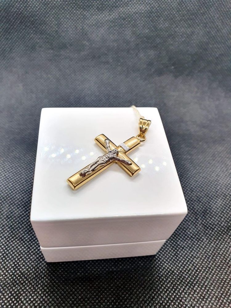 Złota Zawieszka Krzyżyk zdobiona Białym Złotem