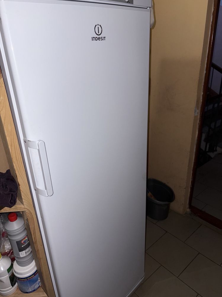Морозильна камера Indesit