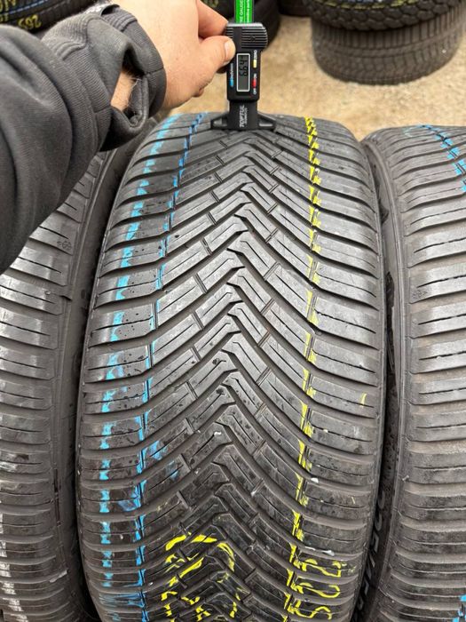 Шины БУ 225 45 R 18 Continental Allseason Contact  Всесезонный комплек