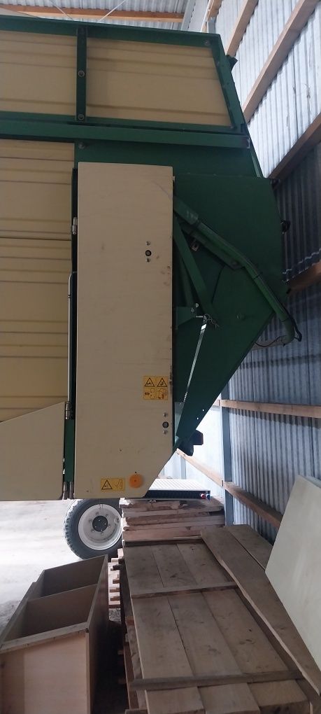 Przyczepa samozbierająca Krone 4XL