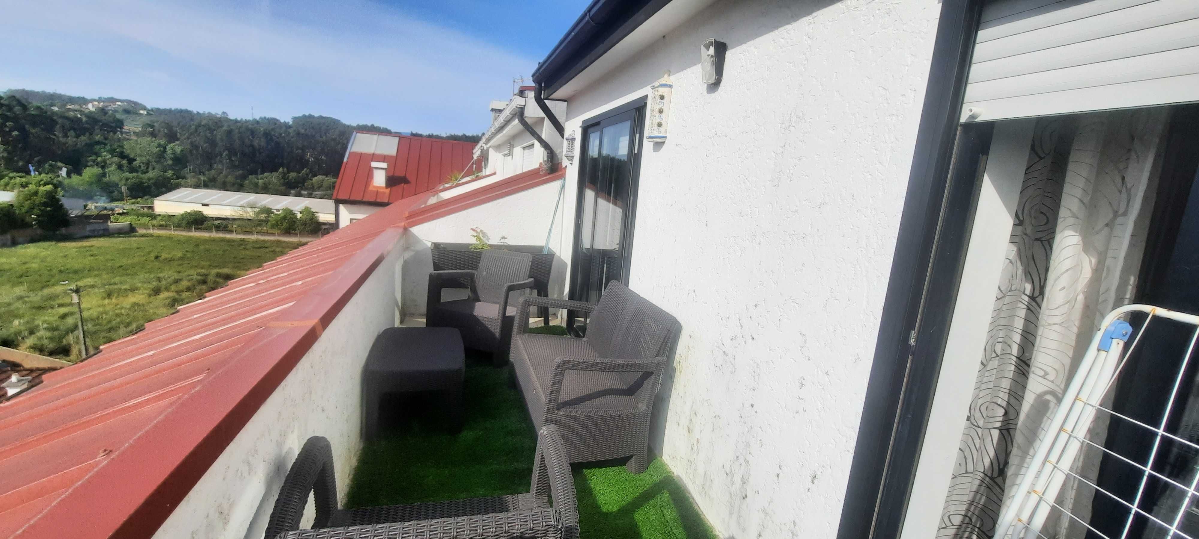 Alugo T4 Duplex (sem móveis), com garagem (BOX) - Vila Nova de Gaia