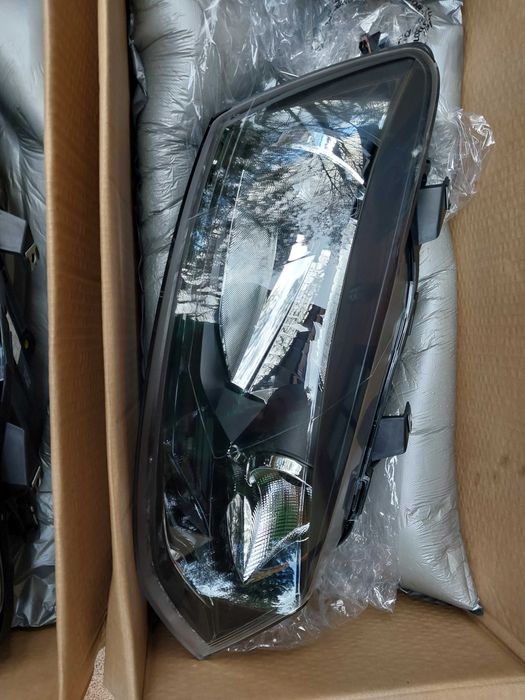 VW POLO 6R komplet lamp przednich NOWE H4