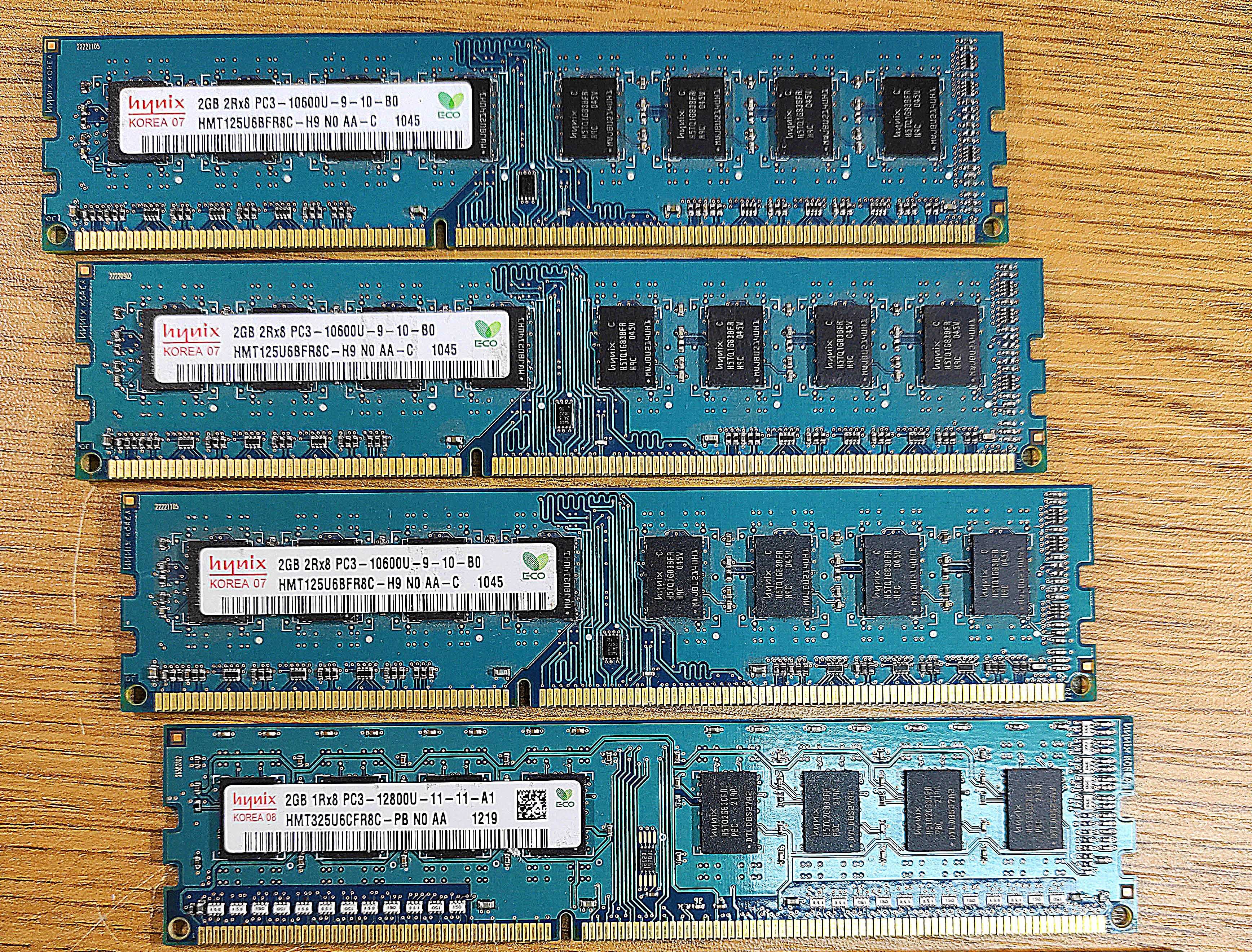 Pamięć RAM  DDR3 2GB PC3-10600U x 4 + 2 Pamięci ram gratis