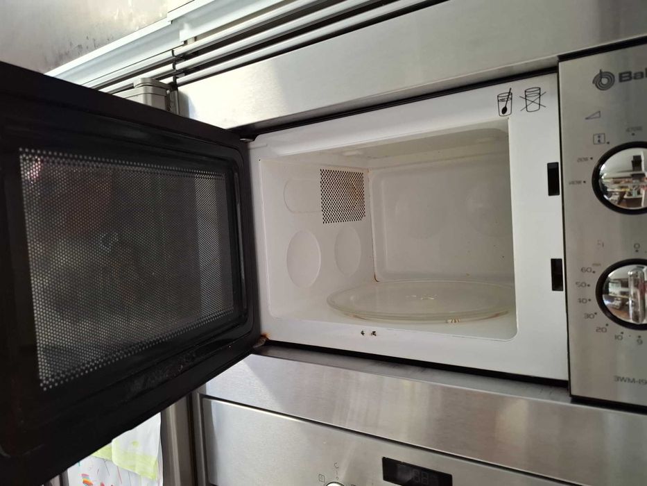 Microondas Balay de encastrar em Inox a funcionar a 100%