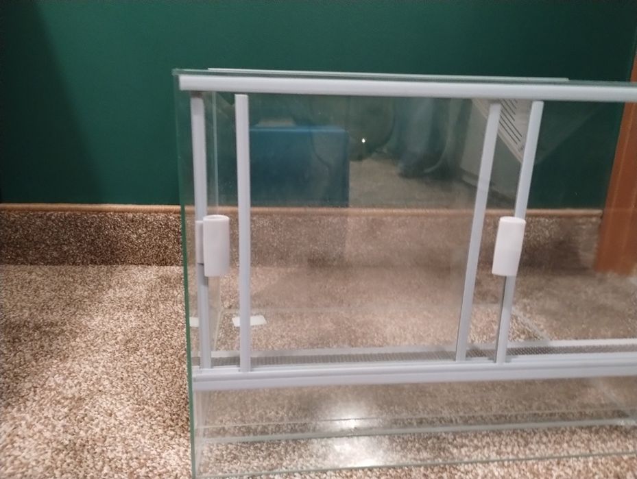 Terrarium szklane 40×30×30 z otwieranymi drzwiczkami