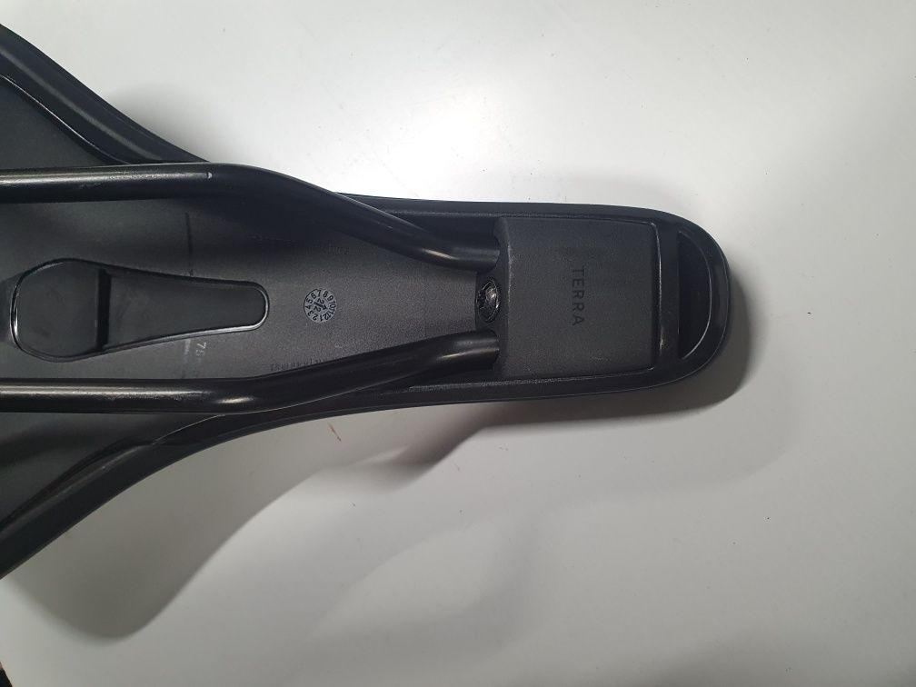 Fizik siodełko Terra Adion X1 145mm czarne