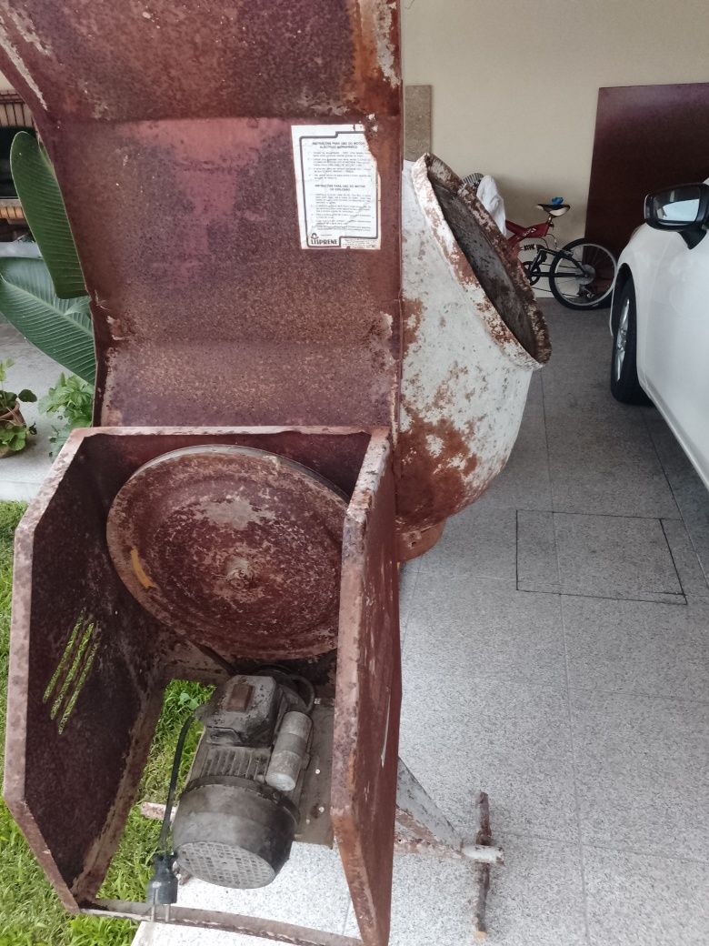 Betoneira usada em mau estado