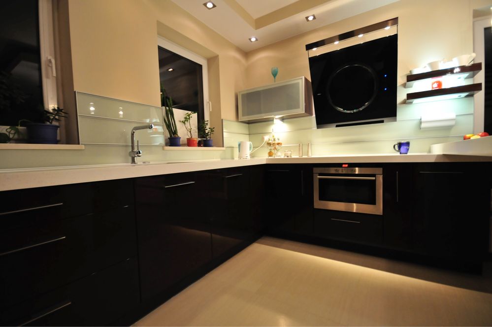 Kuchnia, Meble kuchenne, Blat Konglomerat Corian, AGD, Fornir Wenge