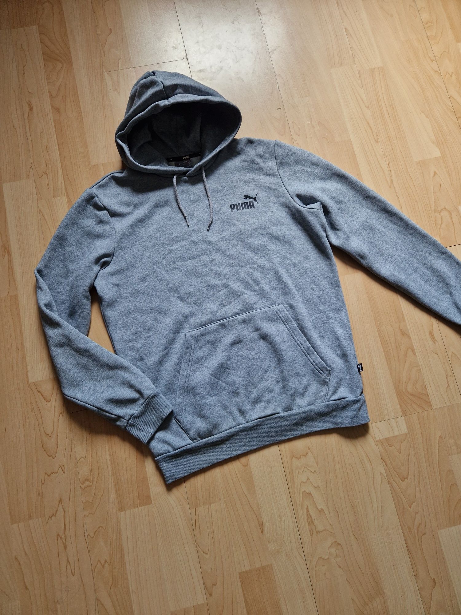 Bluza Puma
Rozmiar: S/M
Wymiary:
Szerokość mierzon pod pachami:2x53cm