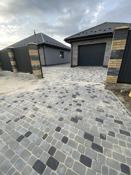 Укладання тротуарної плитки Бруківки Укладка тротуарной плитки ФЭМ