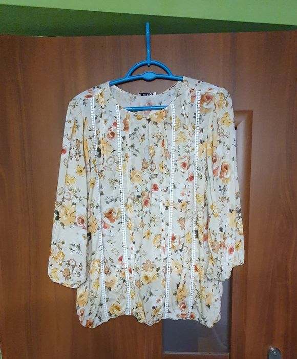 Bluzka w kwiaty rozmiar 40
