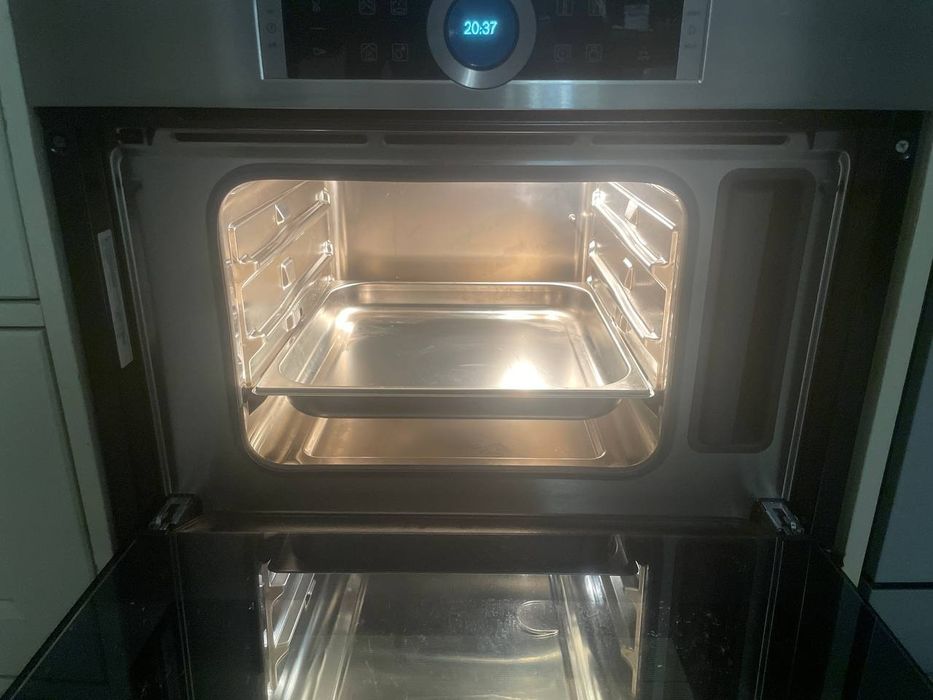 Продам духова шафа, вбудовувану пароварку Bosch Serie 8 CDG634AS