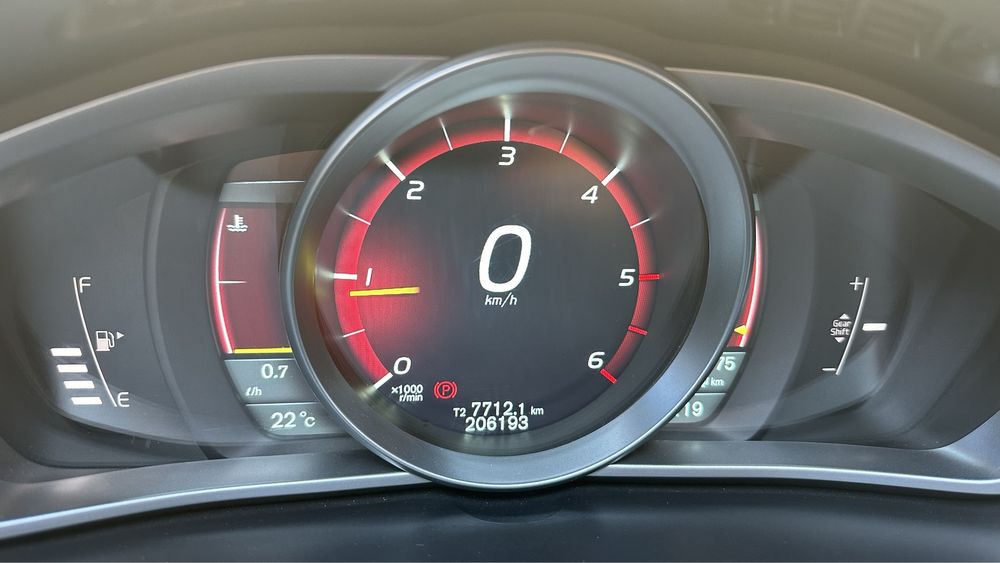 Volvo v40 2013 рік