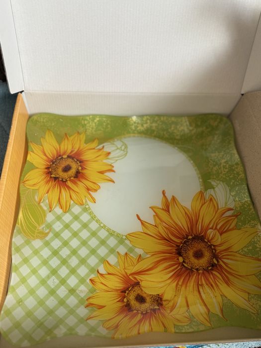 Продам набор тарелок