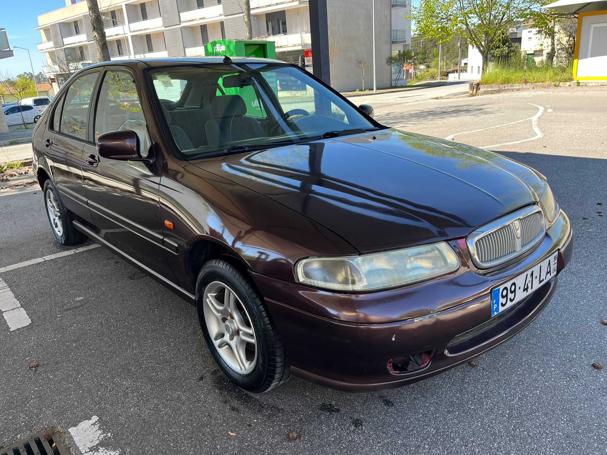 Rover 400 com 50 mil km rodados.