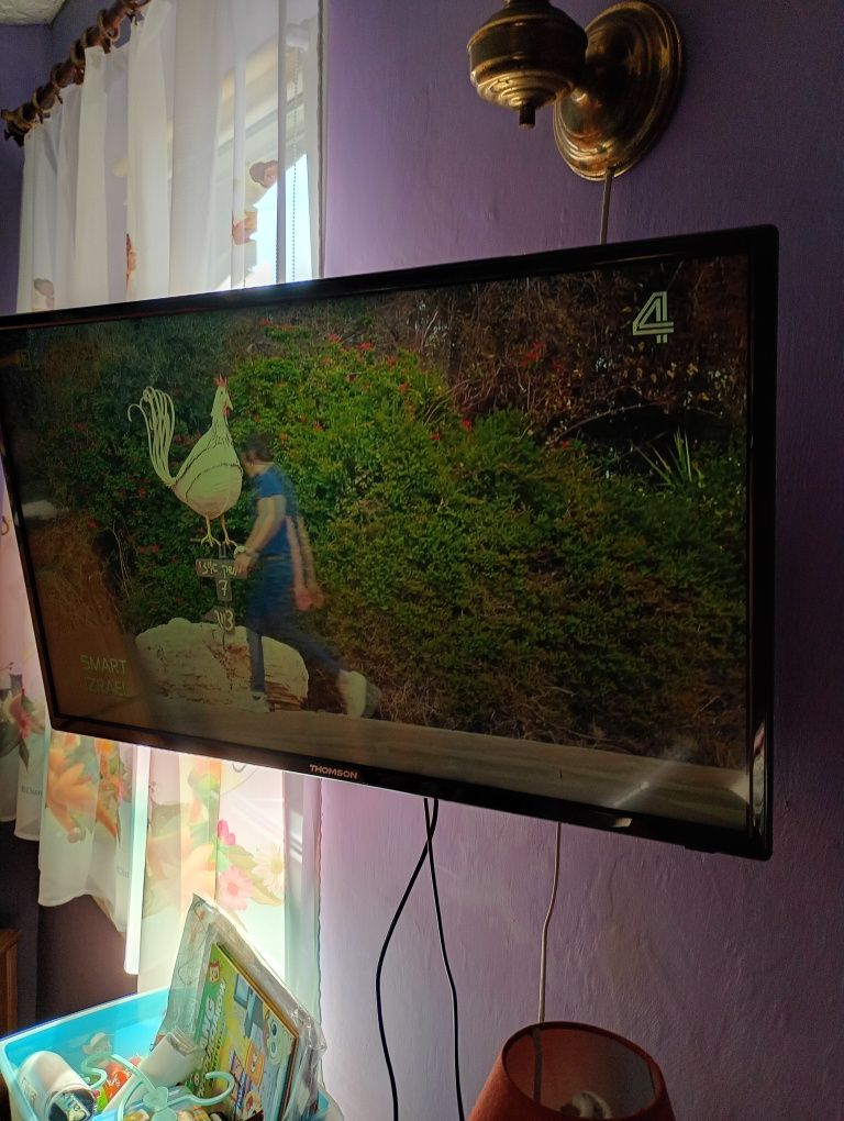 Telewizor Thomson 32 cale plus dekoder dvbt2 hevc emmerson