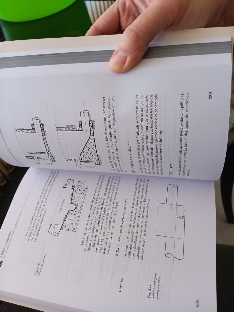 Livro Aguas e Esgotos em urbanizações e instalações prediais