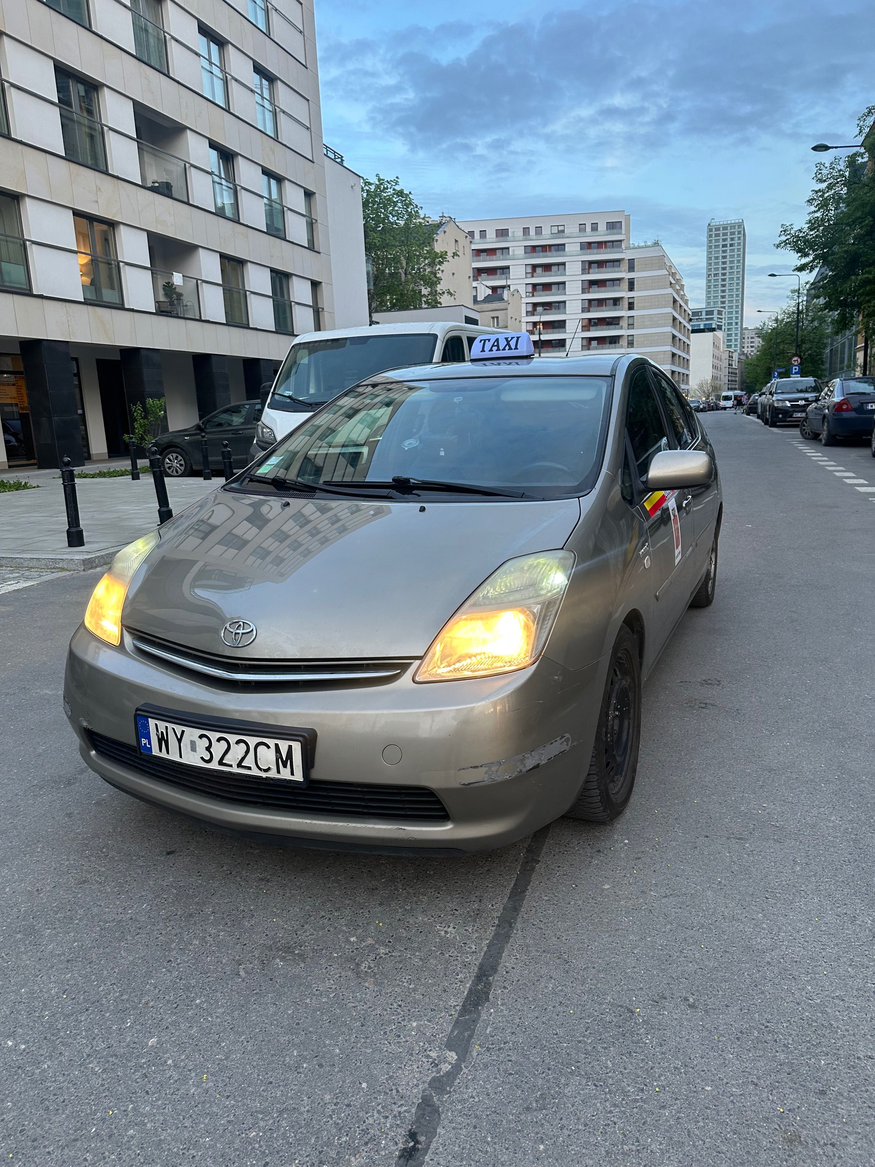 Toyota Prius z gazem i licencję Taxi Warszawa