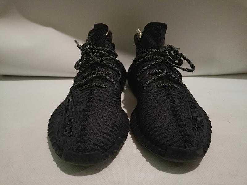 Кросівки Adidas Yeezt Boost 350 v2 black (рефлективні шнурки)  42