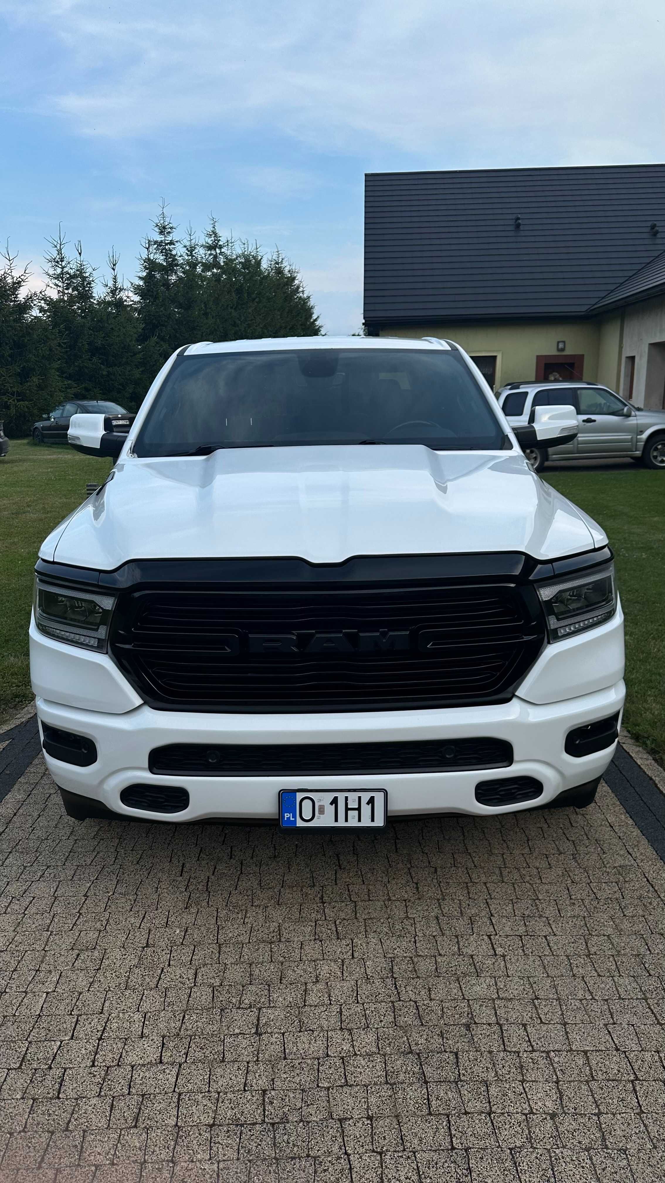 RAM 1500 Bighorn Night edition 5.7 HEMI 4x4 Auto