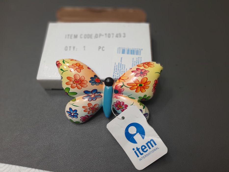 Borboleta em louça colorida, artigo novo