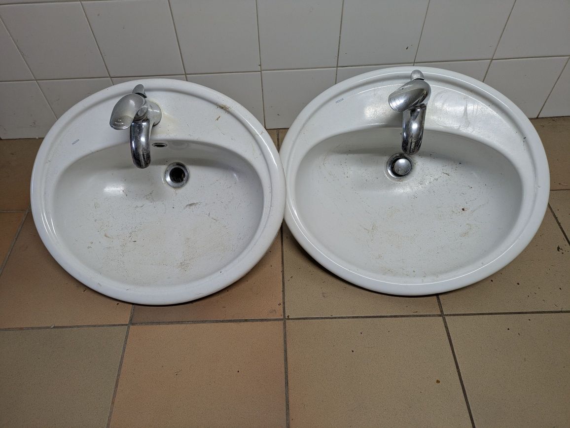 lavatórios com torneira