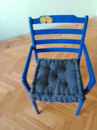 Krzesło z nową poduszka z Agaty.