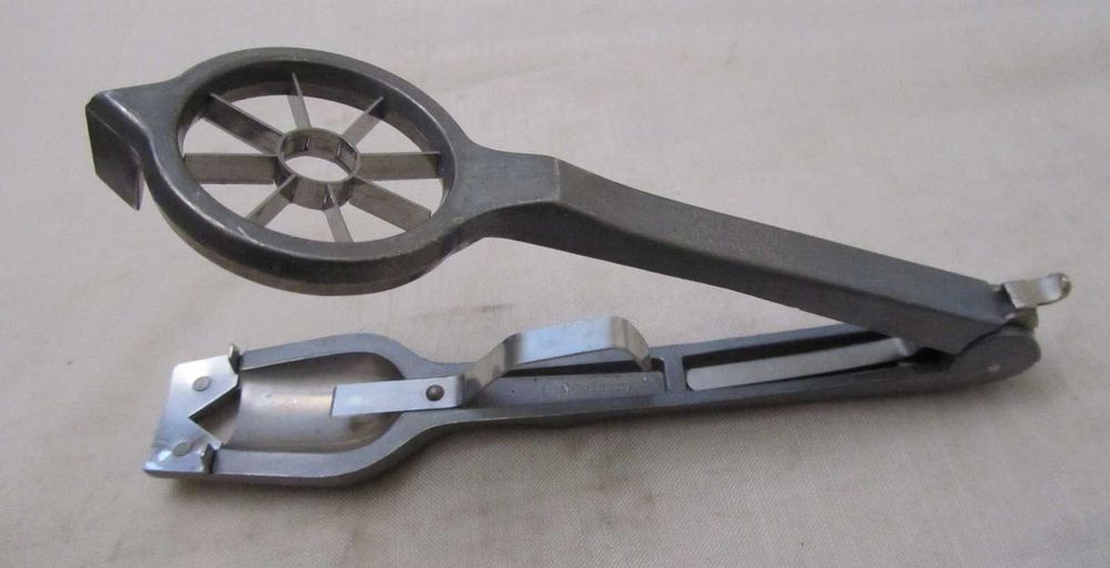 Старі кухонні ножиці.