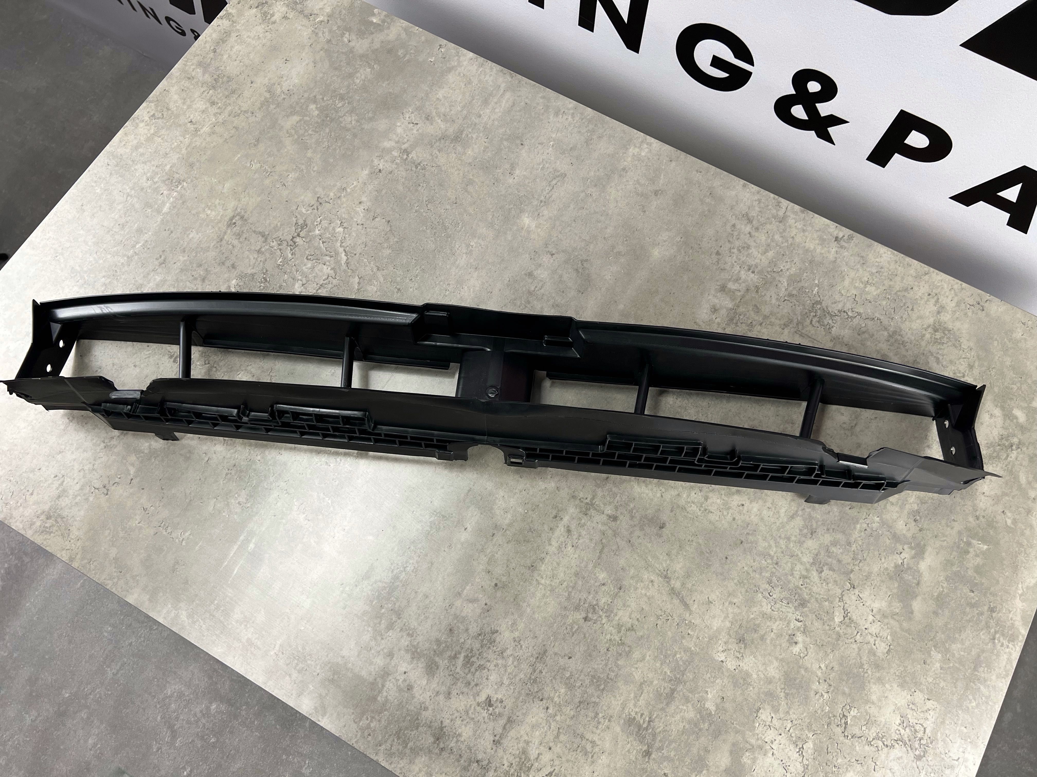 Жалюзі (нижні, не адаптивні, рест.) - BMW 5 ( G30 LCI) 51749464209