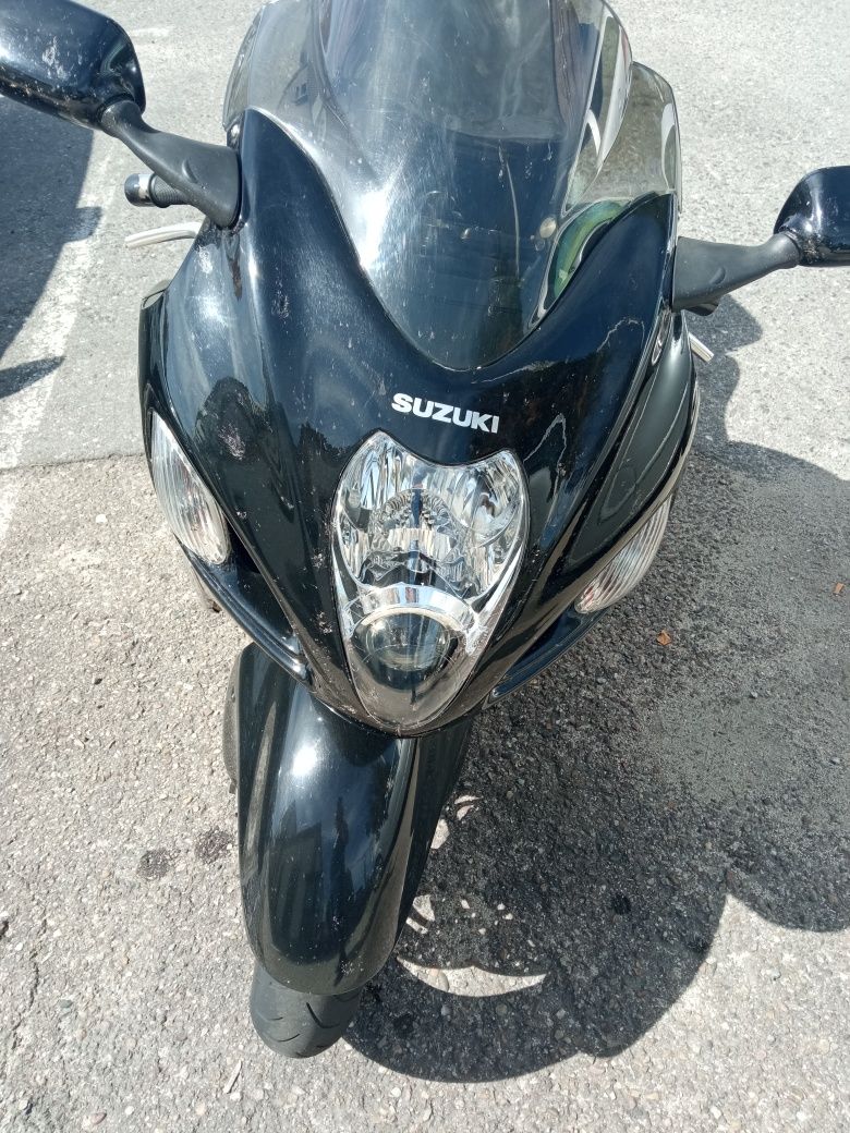 Suzuki Hayabusa 99 para peças ou completa com dois motores danificados